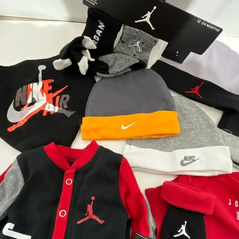 Lot of 10 Nike Air Jordan Baby Multicolor Beanie Socks Bib Onesie Set 0-6 Months - Picture 9 of 9